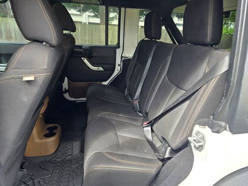 Used 2015 Jeep Wrangler Unlimited Rubicon w/ Connectivity Group AWD/4WD image 23