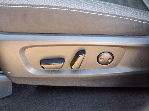 Used 2025 Nissan Pathfinder SV image 22