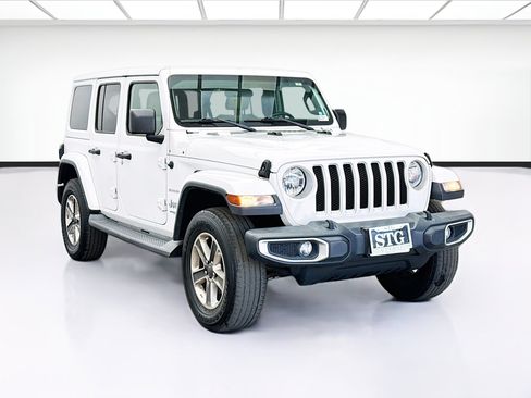 Used 2018 Jeep Wrangler Unlimited Sahara w/ Dual Top Group AWD/4WD image 3