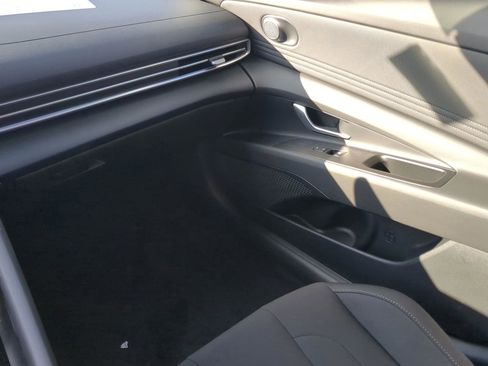 New 2025 Hyundai Elantra SEL image 16