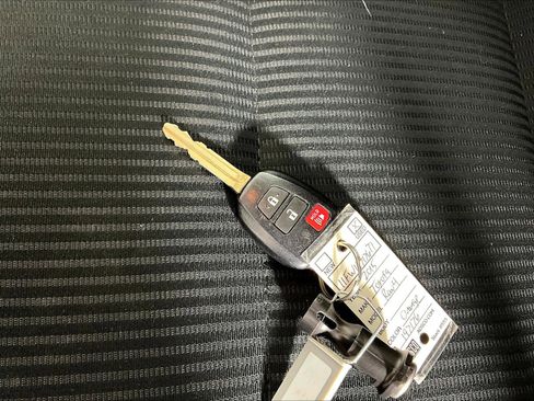 Used 2015 Toyota RAV4 XLE FWD image 31