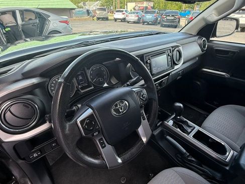 Used 2018 Toyota Tacoma SR5 RWD image 24