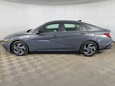 Used 2025 Hyundai Elantra Limited FWD image 15
