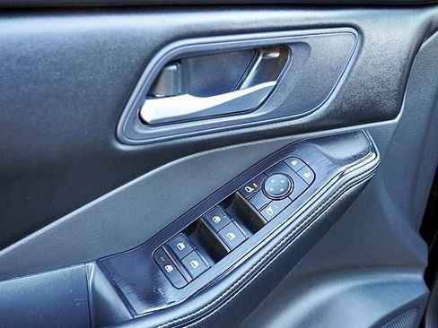 Used 2024 Nissan Rogue SV image 25