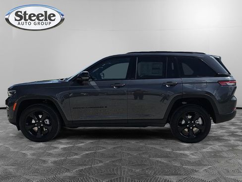 New 2025 Jeep Grand Cherokee Limited w/ Luxury Tech Group II image 2