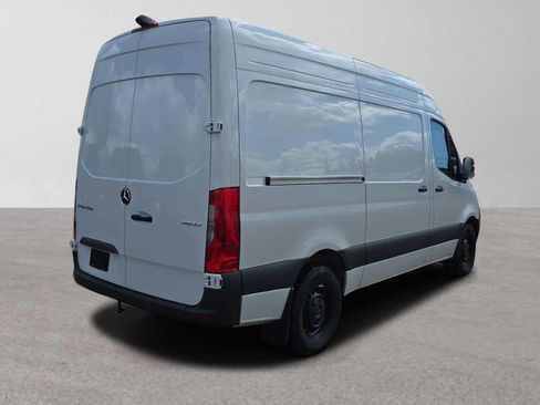 Used 2025 Mercedes-Benz Sprinter 2500 image 3