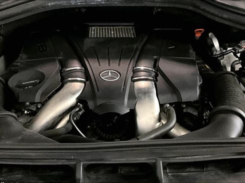 Used 2016 Mercedes-Benz GL 550 4MATIC image 30