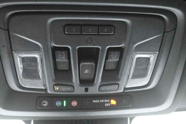 Used 2024 GMC Sierra 1500 AT4 w/ Technology Package AWD/4WD image 17