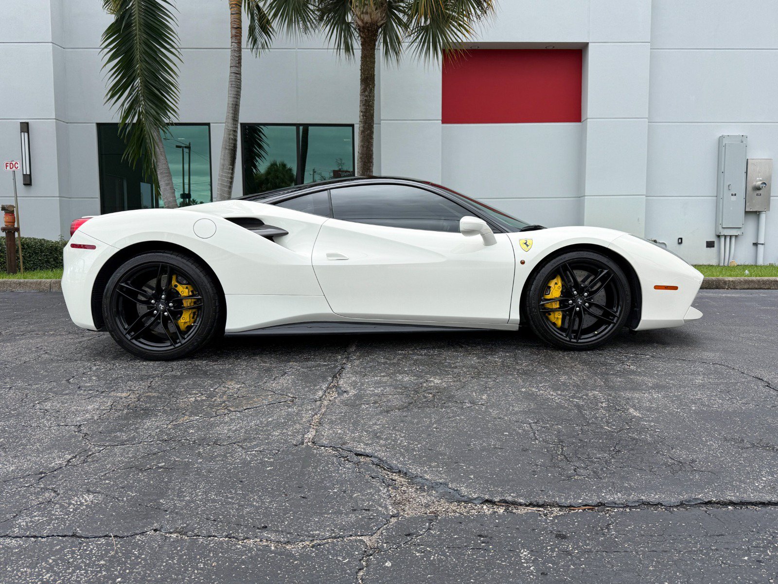 Used 2016 Ferrari 488 GTB RWD image 4
