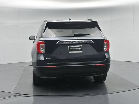 Certified 2022 Ford Explorer XLT RWD image 59