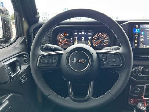 Used 2025 Jeep Gladiator Rubicon image 16