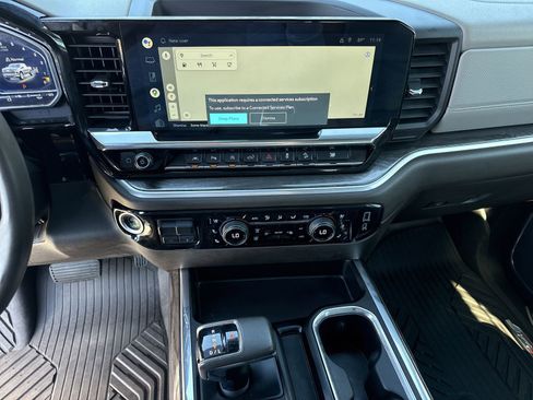 Used 2022 Chevrolet Silverado 1500 LTZ AWD/4WD image 31