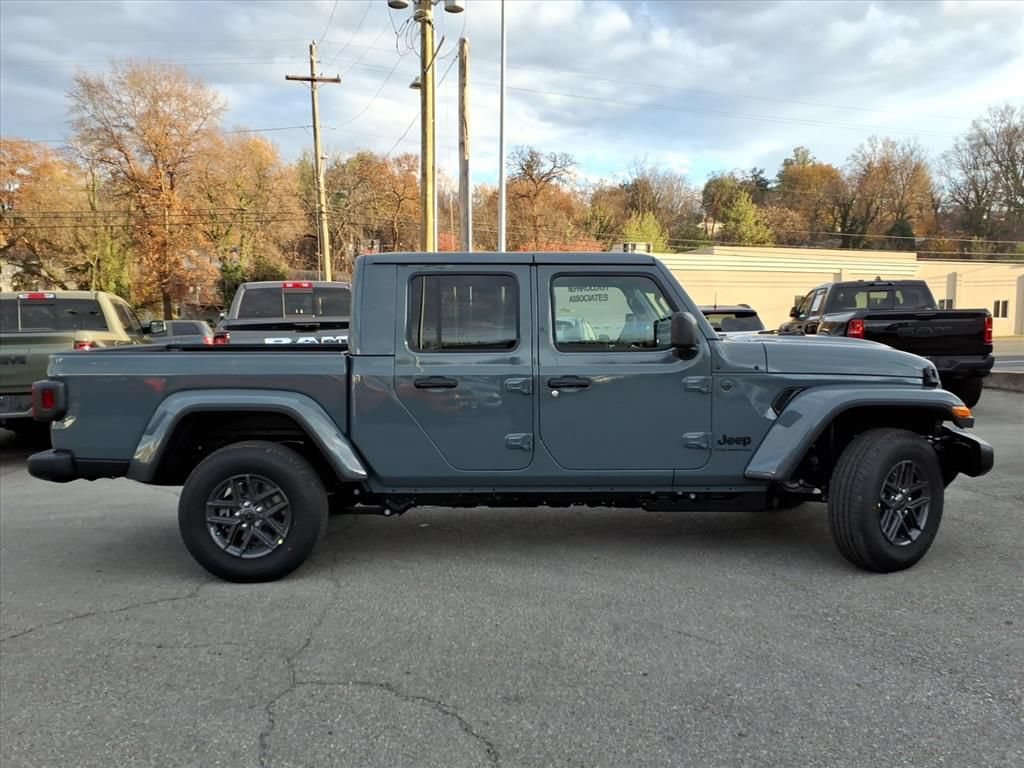 New 2026 Jeep Gladiator Sport AWD/4WD image 3