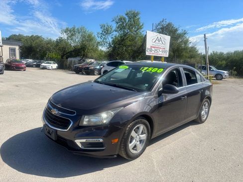 Used 2016 Chevrolet Cruze LT image 2
