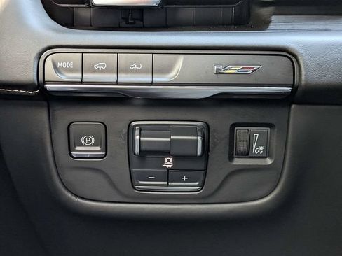 Certified 2024 Cadillac Escalade ESV V AWD/4WD image 24