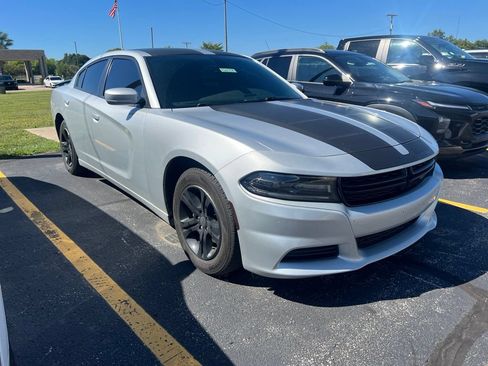 Used 2020 Dodge Charger SXT RWD image 1