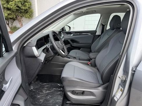 New 2025 Volkswagen Tiguan SE image 16