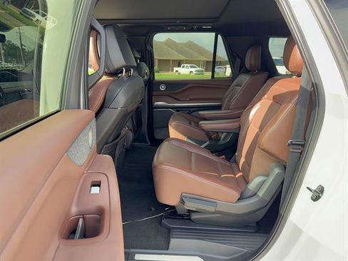 Used 2025 Lincoln Navigator L Reserve AWD/4WD image 10