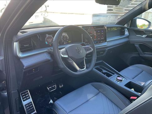 New 2026 Volkswagen Tiguan SE R-Line AWD/4WD image 8