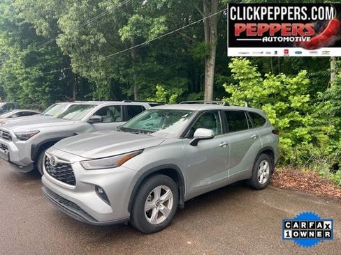 Used 2023 Toyota Highlander LE AWD/4WD image 1