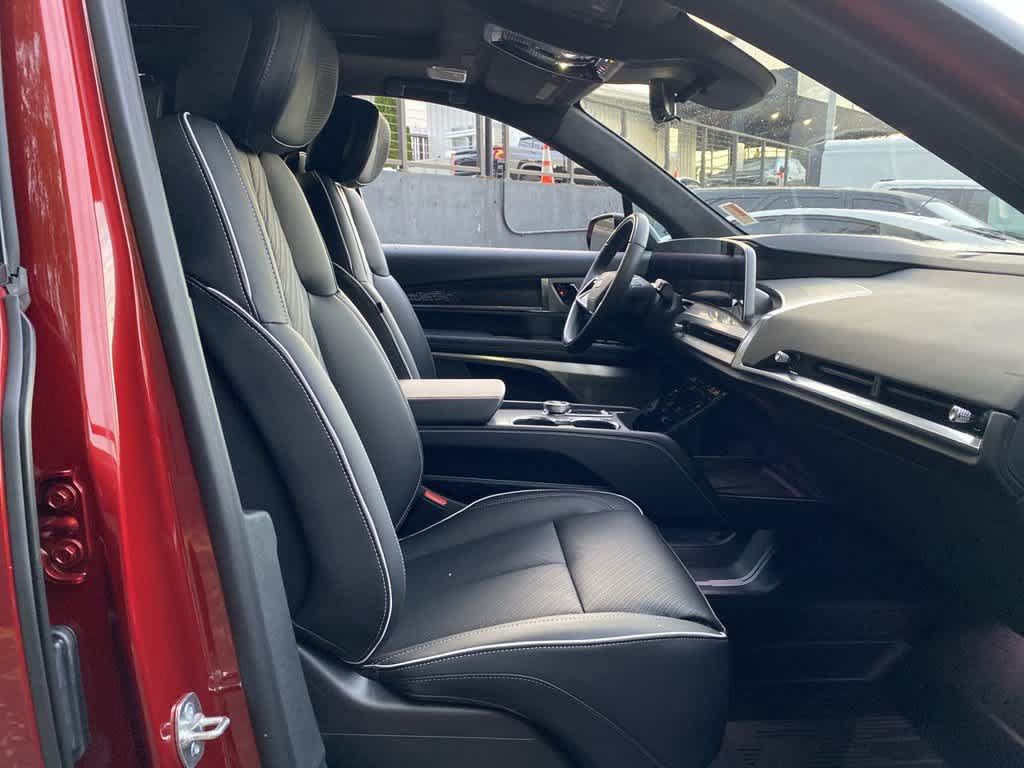 Certified 2026 Cadillac Vistiq Luxury w/ LPO, Floor Liner Package AWD/4WD image 19