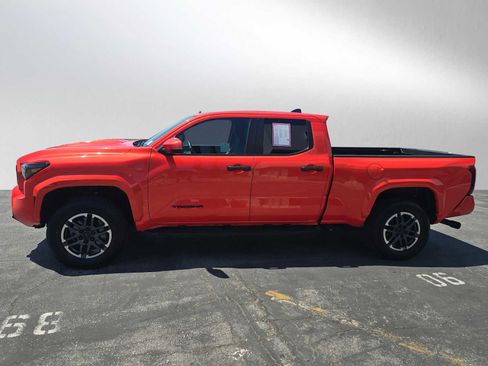 Used 2024 Toyota Tacoma TRD Sport w/ TRD Sport Upgrade Package AWD/4WD image 6