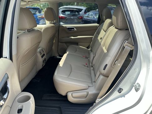 Used 2018 Nissan Pathfinder Platinum AWD/4WD image 22