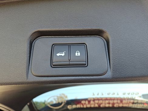 Certified 2025 Nissan Rogue SV image 29