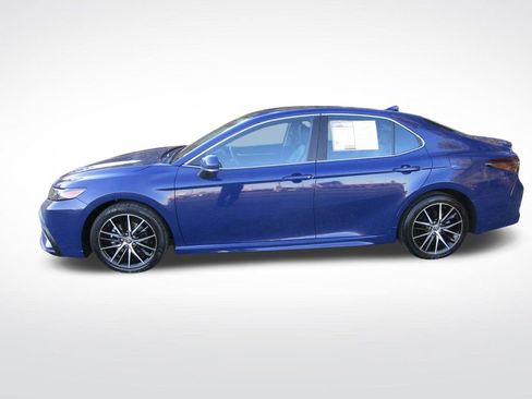 Used 2024 Toyota Camry SE image 2