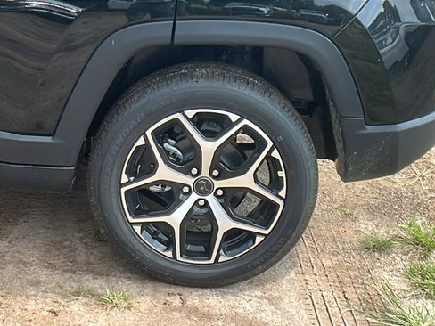 New 2025 Jeep Compass Limited image 12