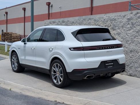Certified 2026 Porsche Cayenne E-Hybrid AWD/4WD image 3
