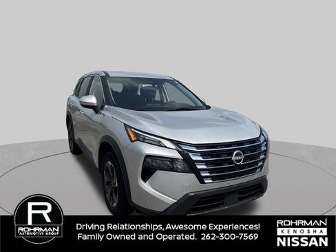 Used 2025 Nissan Rogue SV AWD/4WD image 3