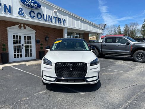 Used 2024 Lincoln Corsair AWD w/ Equipment Group 101A image 2