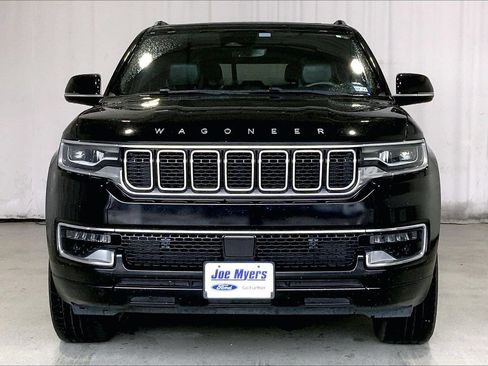 Used 2022 Jeep Wagoneer Series II w/ Premium Group I AWD/4WD image 3