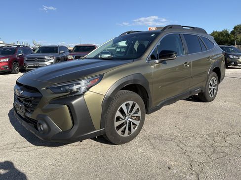 Used 2024 Subaru Outback Premium AWD/4WD image 7