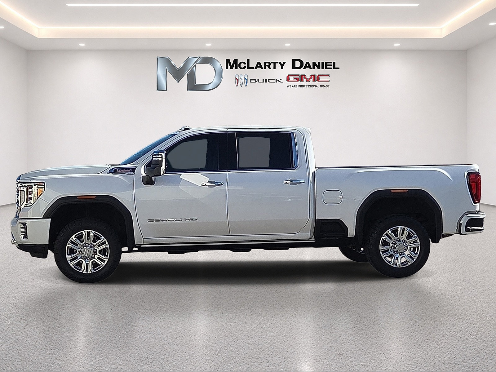Used 2022 GMC Sierra 2500 Denali AWD/4WD image 2