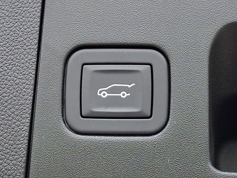 Used 2025 Cadillac XT4 Sport image 30