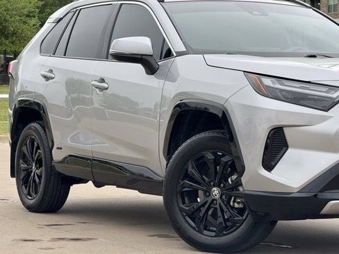 Used 2024 Toyota RAV4 SE image 3