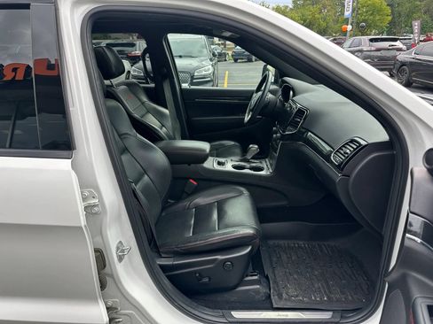 Used 2019 Jeep Grand Cherokee Trailhawk w/ Trailhawk Luxury Group AWD/4WD image 14