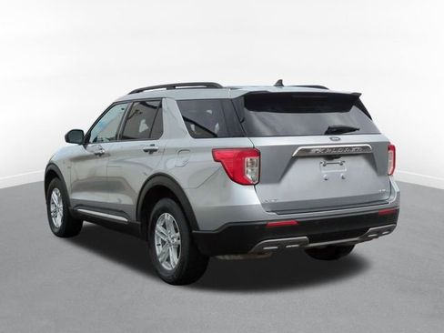 Used 2021 Ford Explorer XLT w/ Equipment Group 202A AWD/4WD image 4