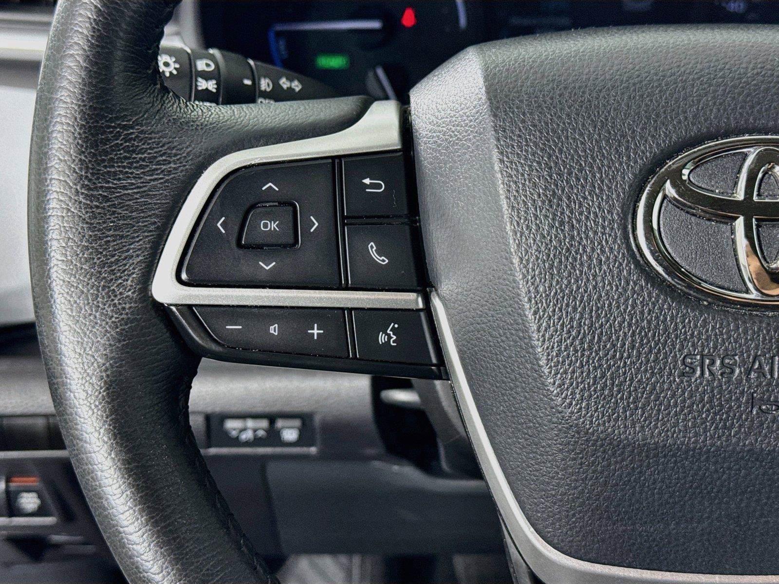 Certified 2025 Toyota Sienna XLE FWD image 18