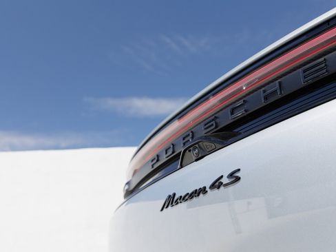 Used 2025 Porsche Macan 4S Electric image 11