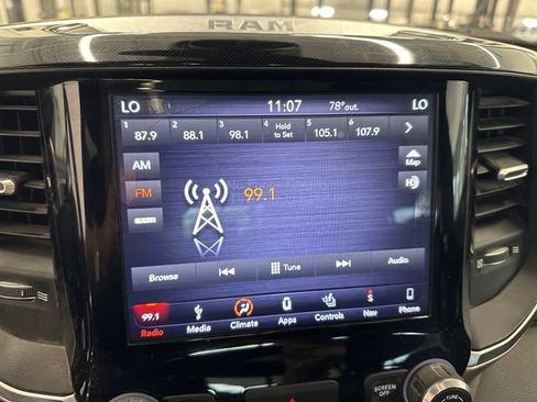 Used 2019 RAM 1500 Laramie AWD/4WD image 37