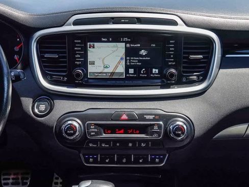 Used 2019 Kia Sorento SX image 12