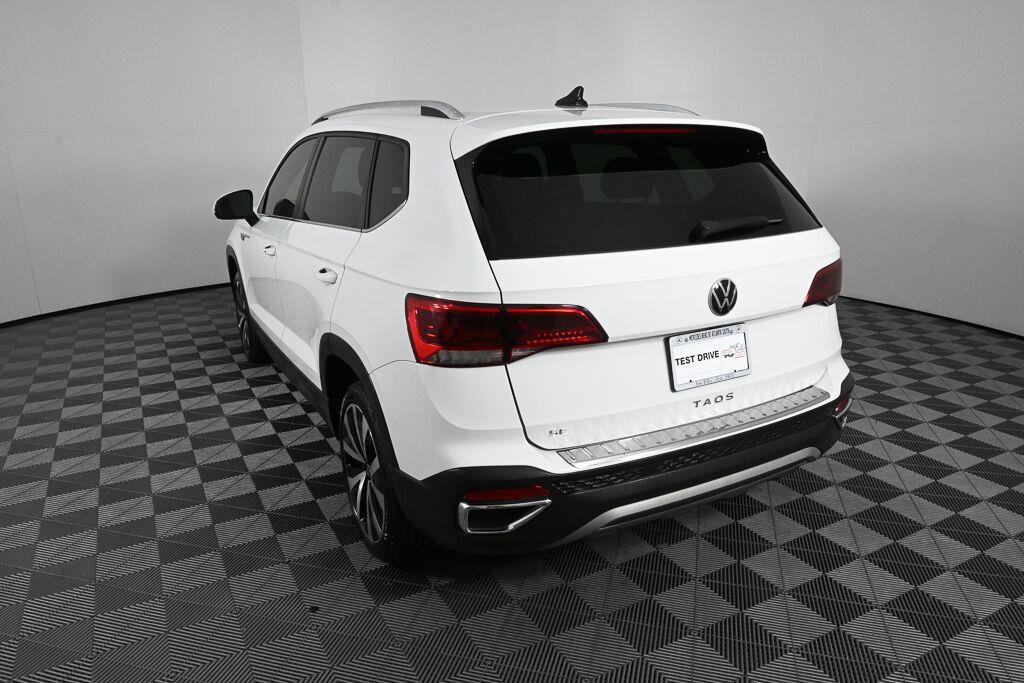 Used 2022 Volkswagen Taos SE FWD image 4
