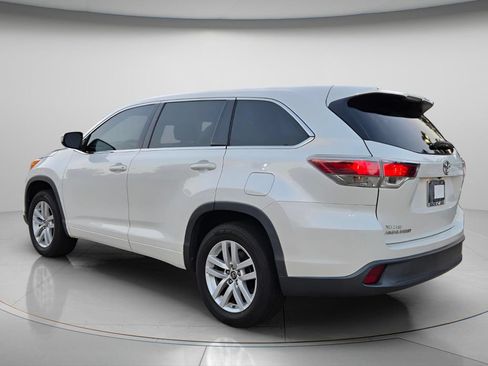 Used 2016 Toyota Highlander LE FWD image 6