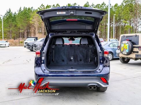 Used 2022 Toyota Highlander XSE image 9