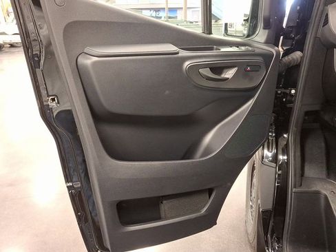 Used 2025 Mercedes-Benz Sprinter 2500 image 13