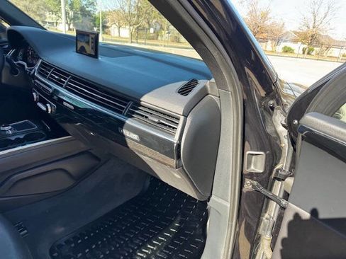 Used 2017 Audi Q7 3.0T Premium Plus image 41