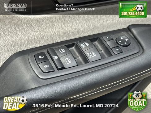 Used 2023 Chrysler Pacifica Touring-L FWD image 8
